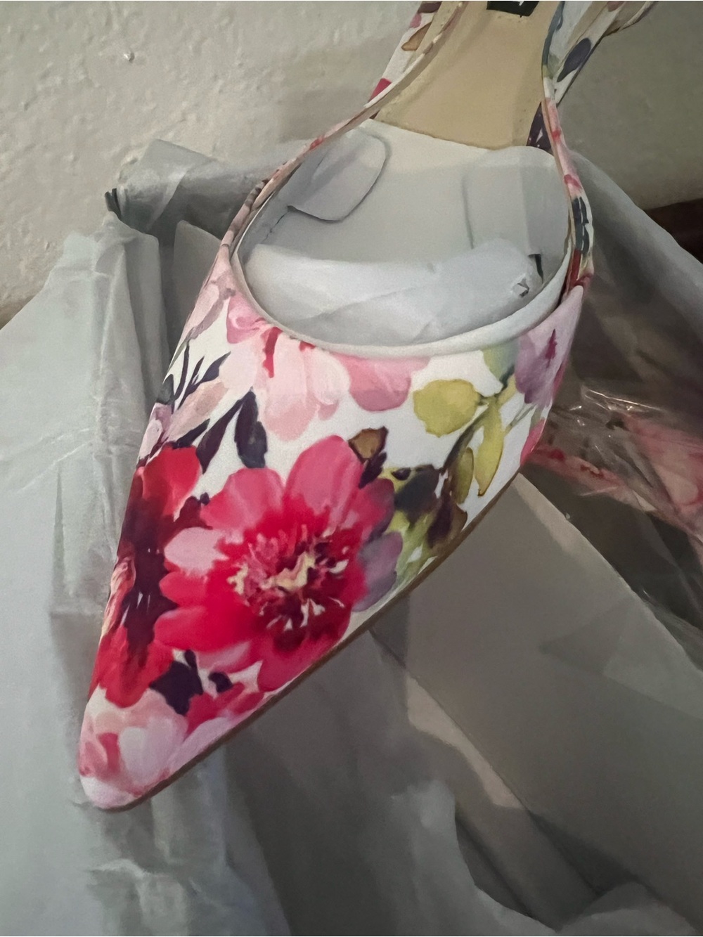 Floral Pointed Toe Slingback Women's Shoe - White and Pink